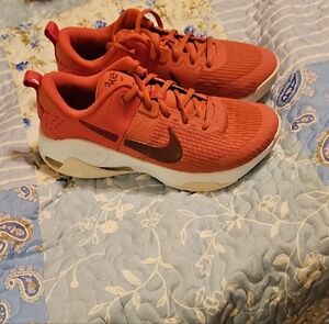 Women's Nike Zoom Bella 6 Size 9